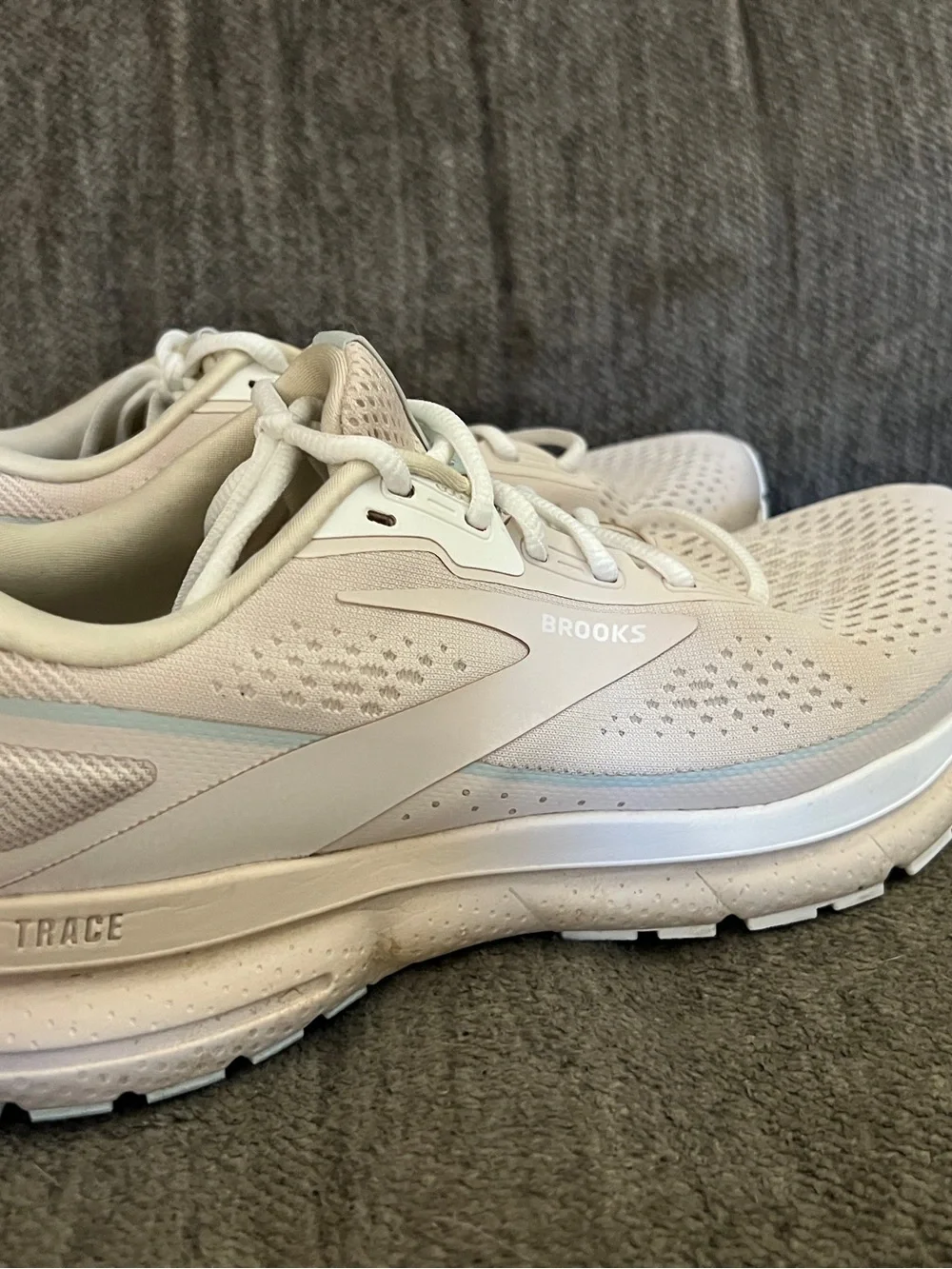 Brooks Trace 3 Women's Running Shoes Size 9.5 Grey Blue Glass 1204011B270 EUC